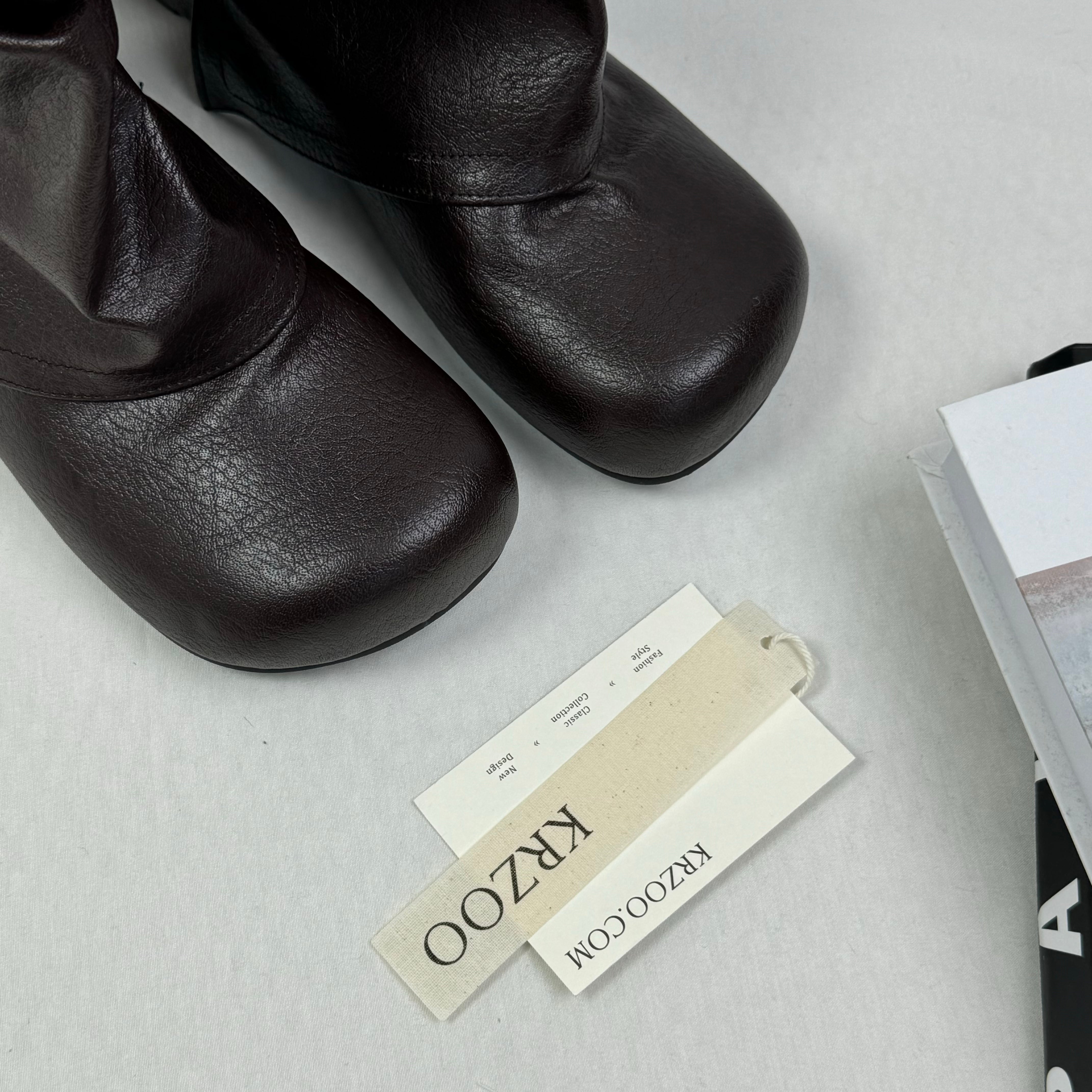Round-toe inner high-top boots