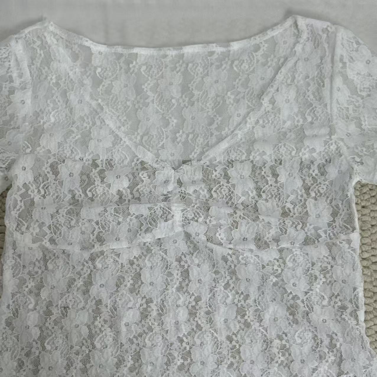 Slim-Fit V-Neck Lace Short-Sleeved Top