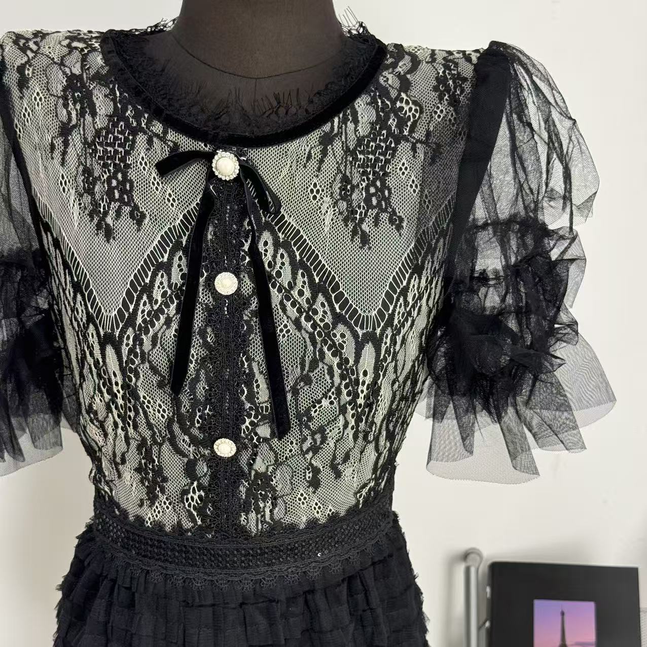 Belted round-neck lace dress