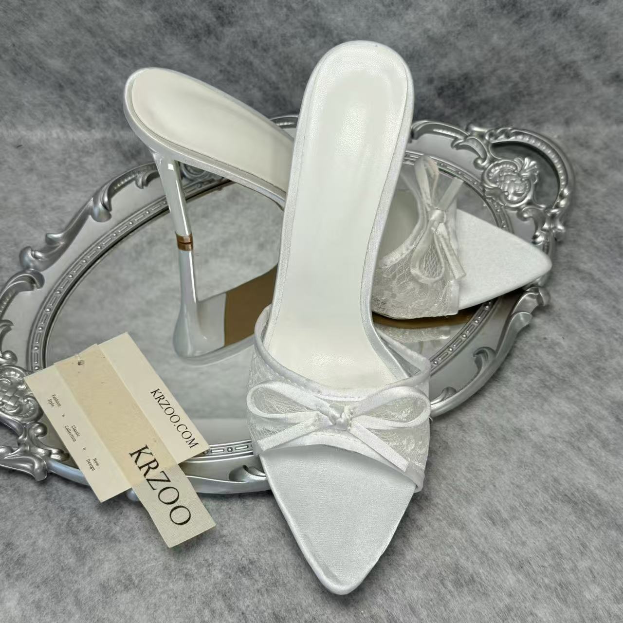 Lace pointed-toe embroidered bow high heels
