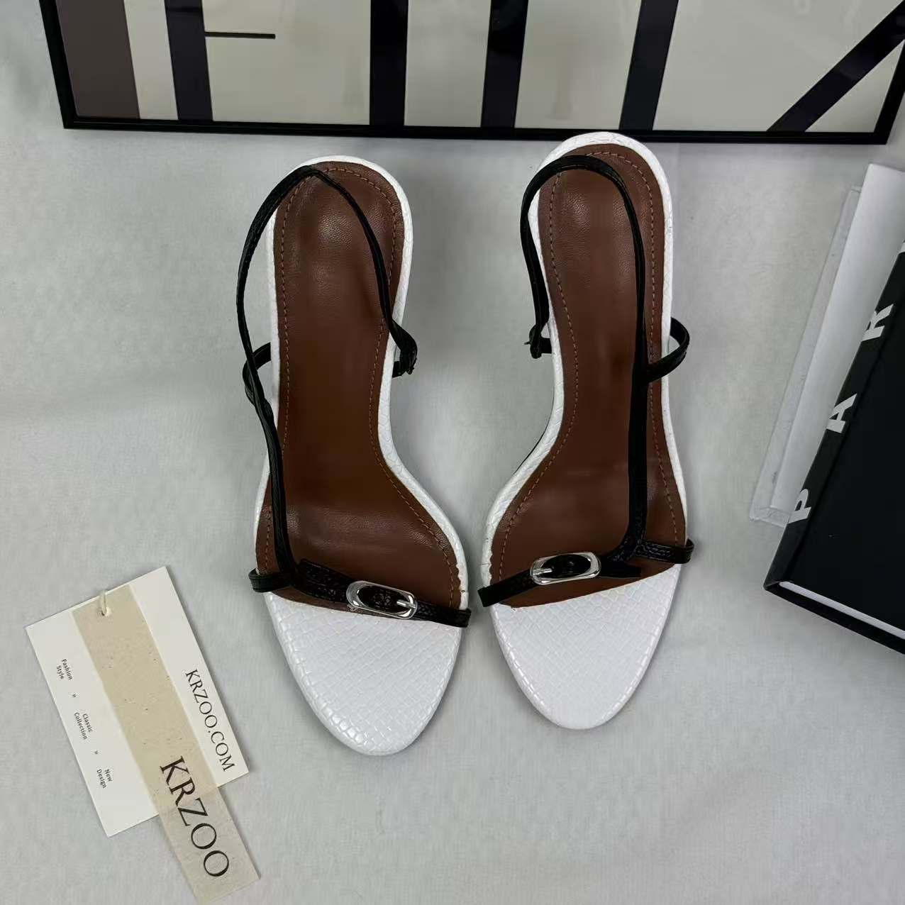 One-piece slip-on high-heeled shoes