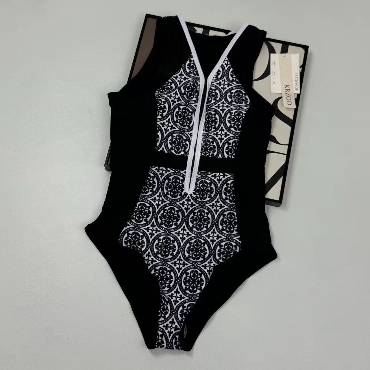 Zip-up one-piece swimming suit