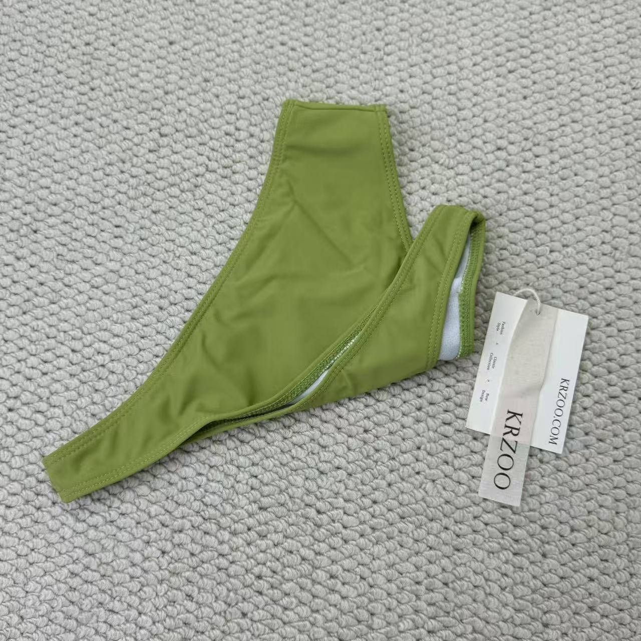 Solid-color triangle underwear or swimming trunks