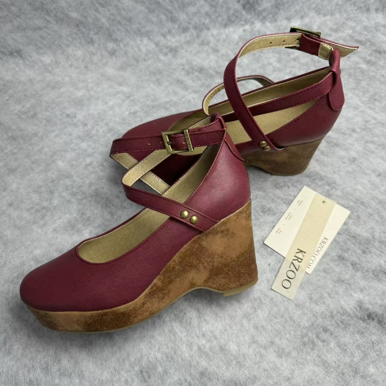 Hook-and-loop cross-laced high-cushion heel sandals