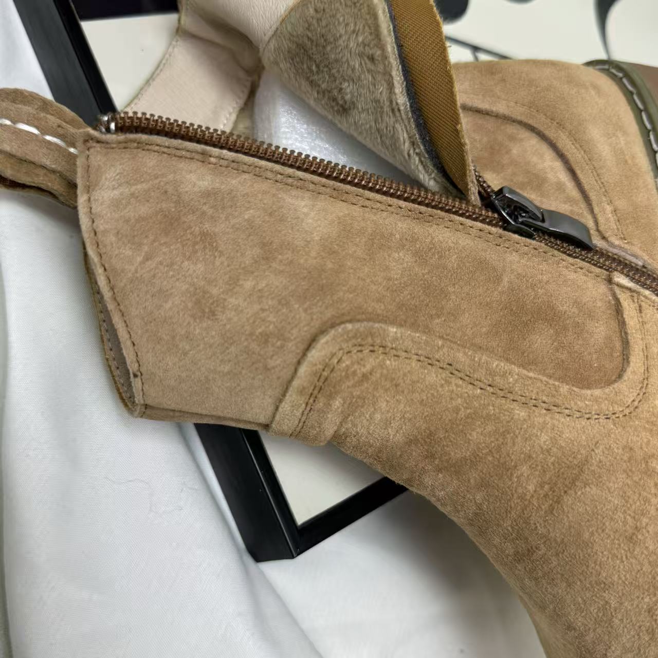 Suede leather boots with fleece lining and flat sole