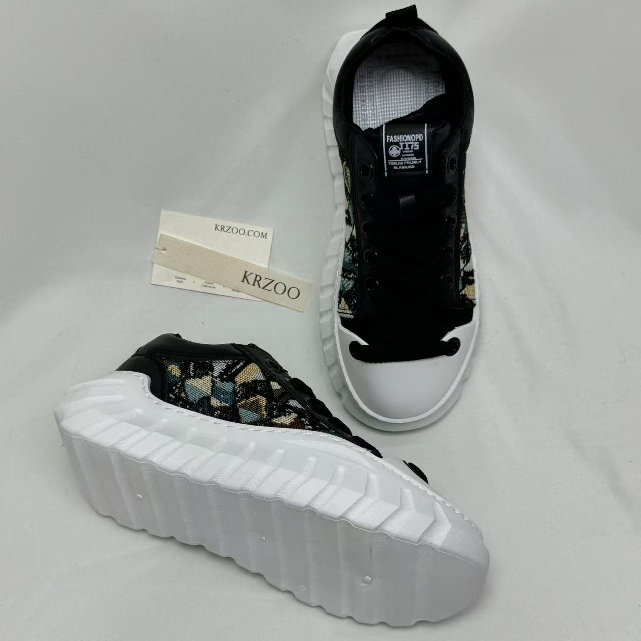 Color-matched breathable mesh thick-soled shoes
