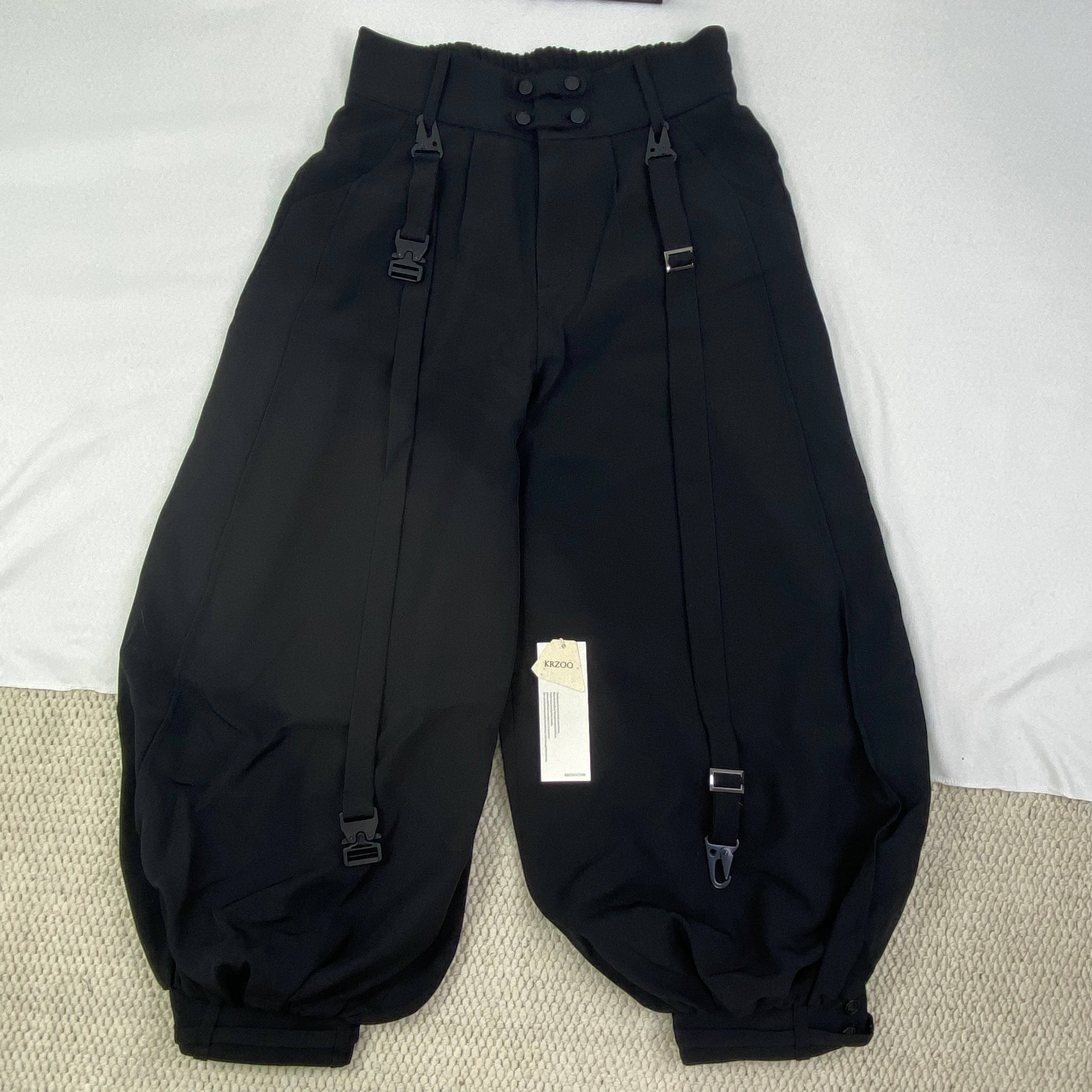 Dark and stylish nine-inch pants