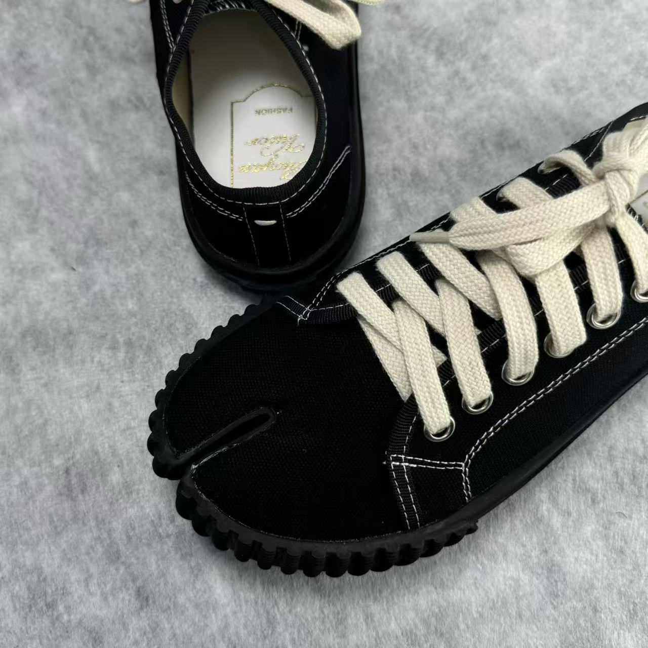 Cookie canvas split-toe shoes