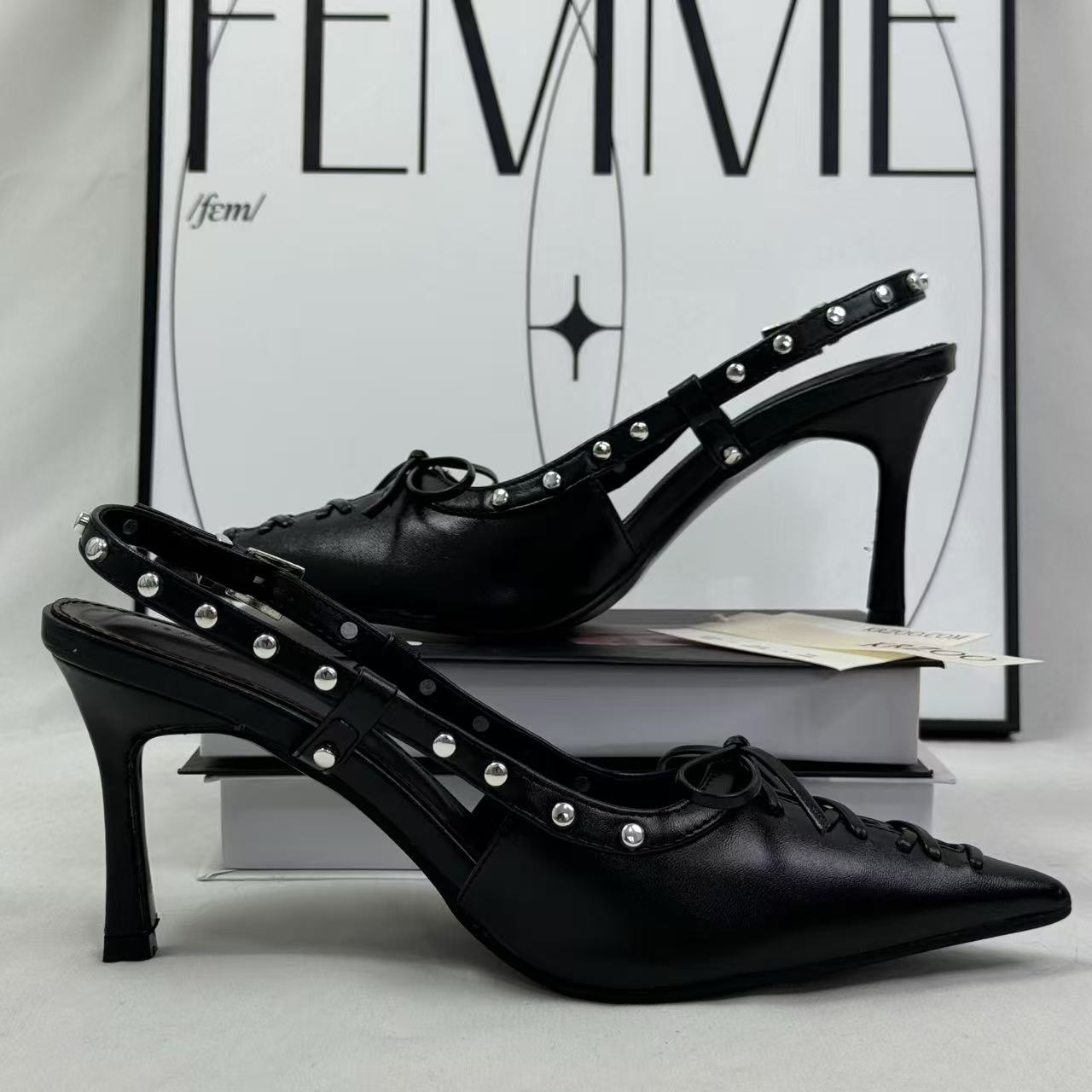 Open-toe lace-up high-heeled shoes