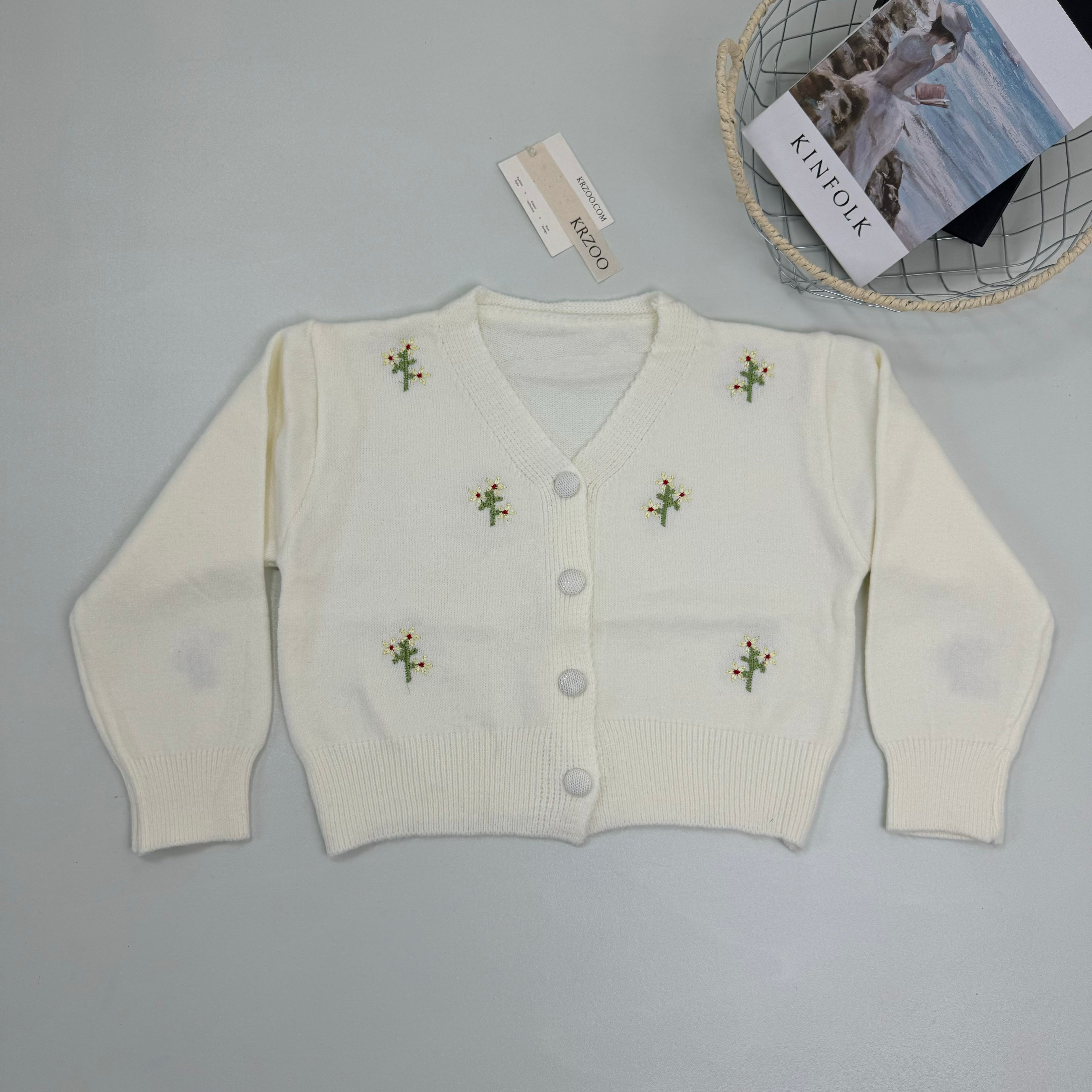 Embroidered short-sleeved sweater coat
