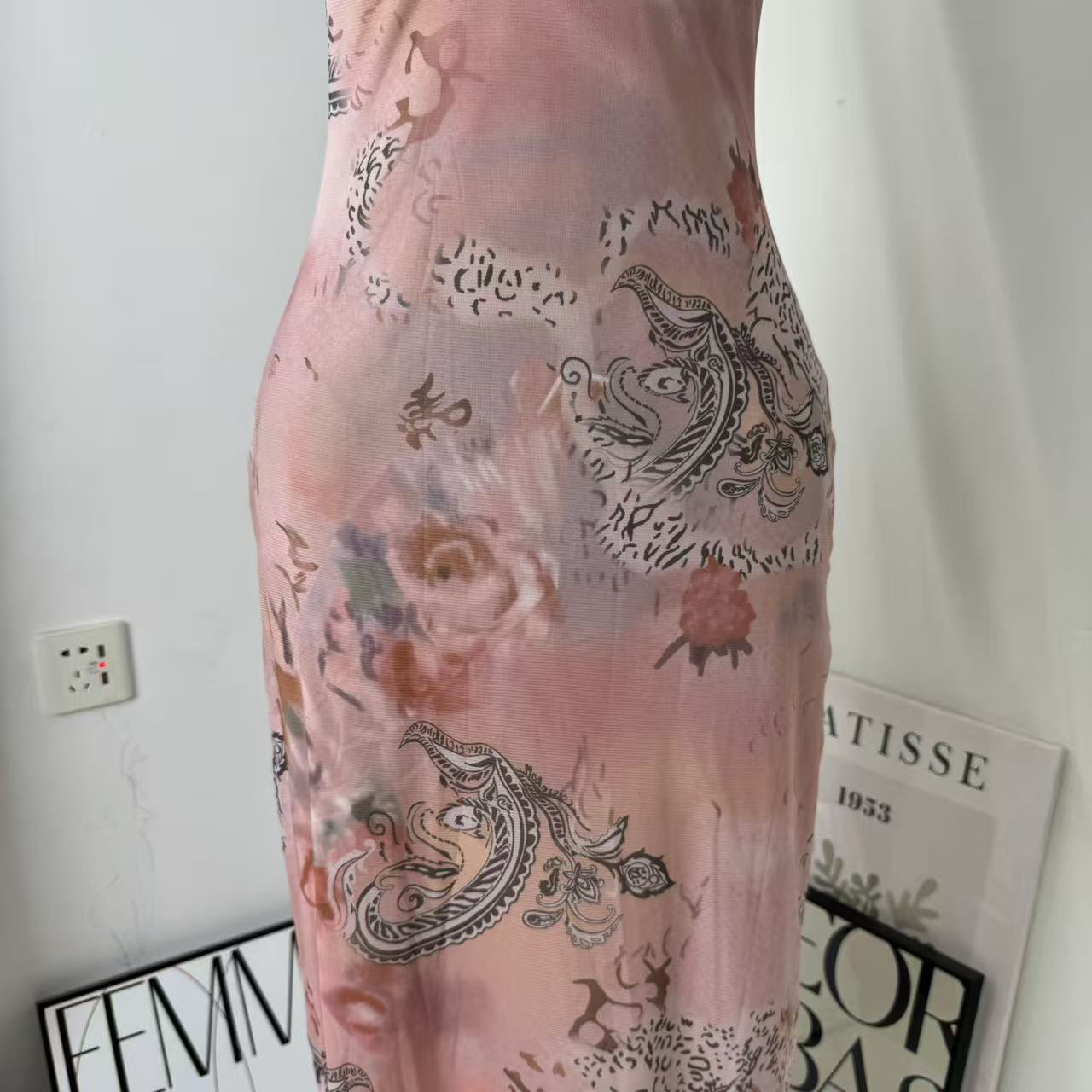 Neck-length fitted printed A-line dress