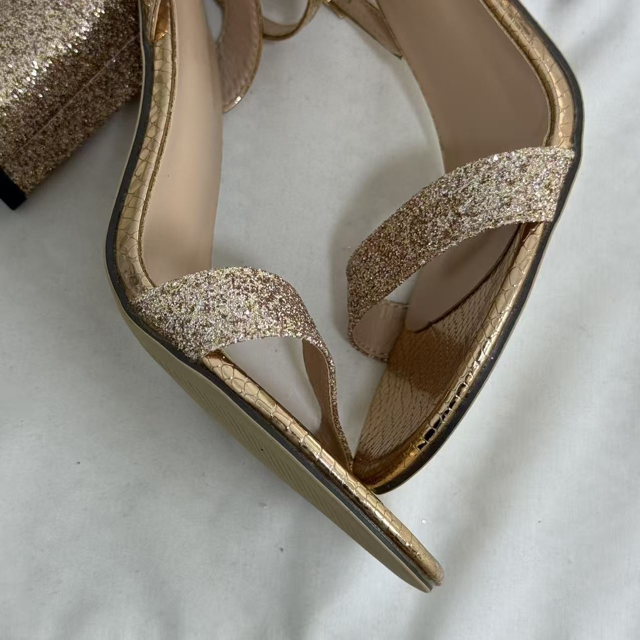 Loafers with round toe and high heels