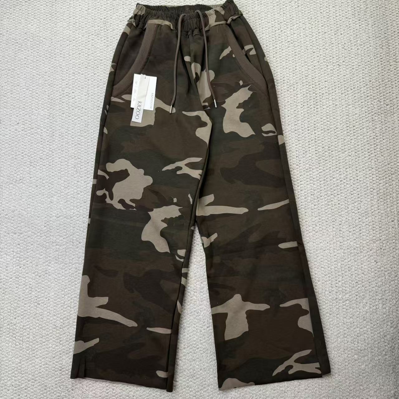 Straight-leg loose-fitting sports leggings