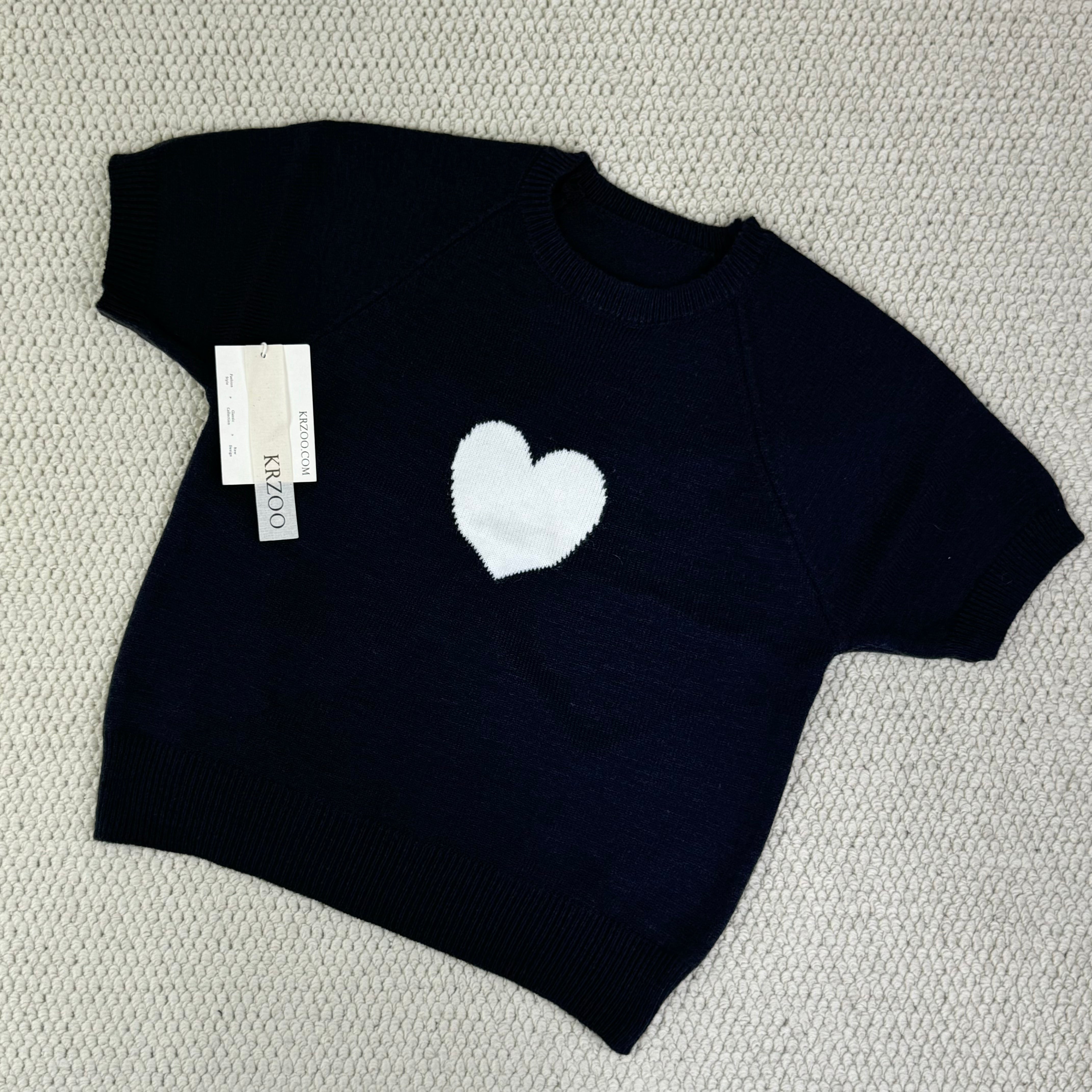 Round-neck heart patterned short-sleeved shirt