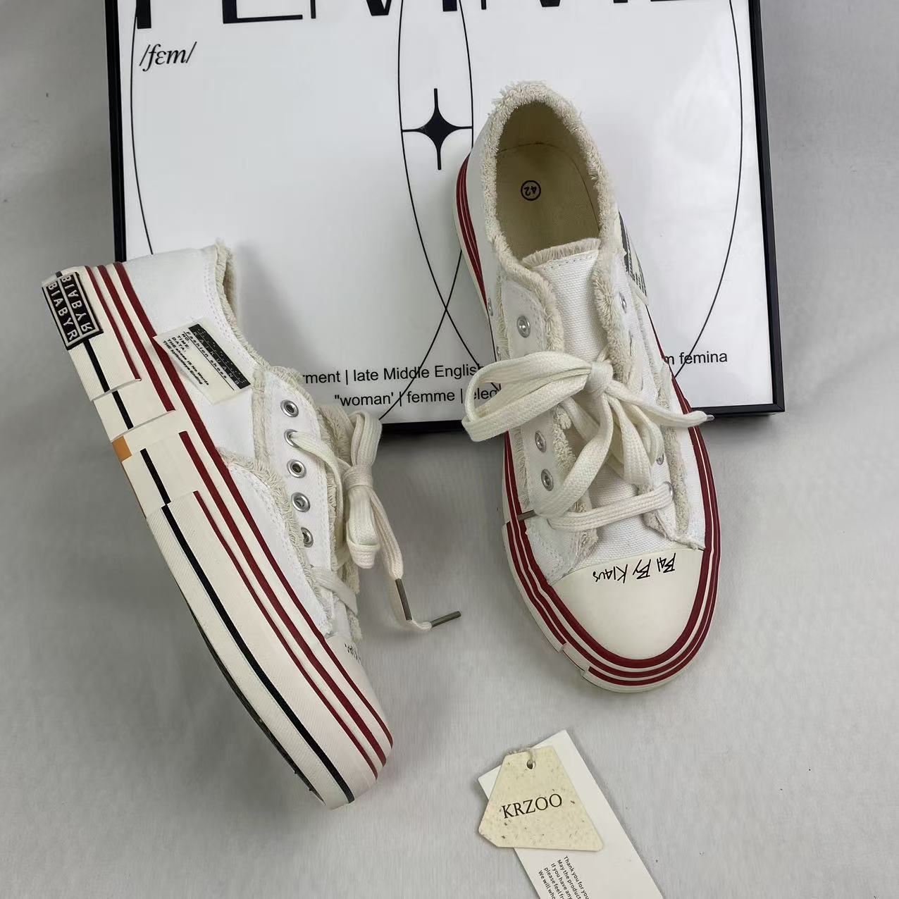 Beggars' canvas shoes with thick soles
