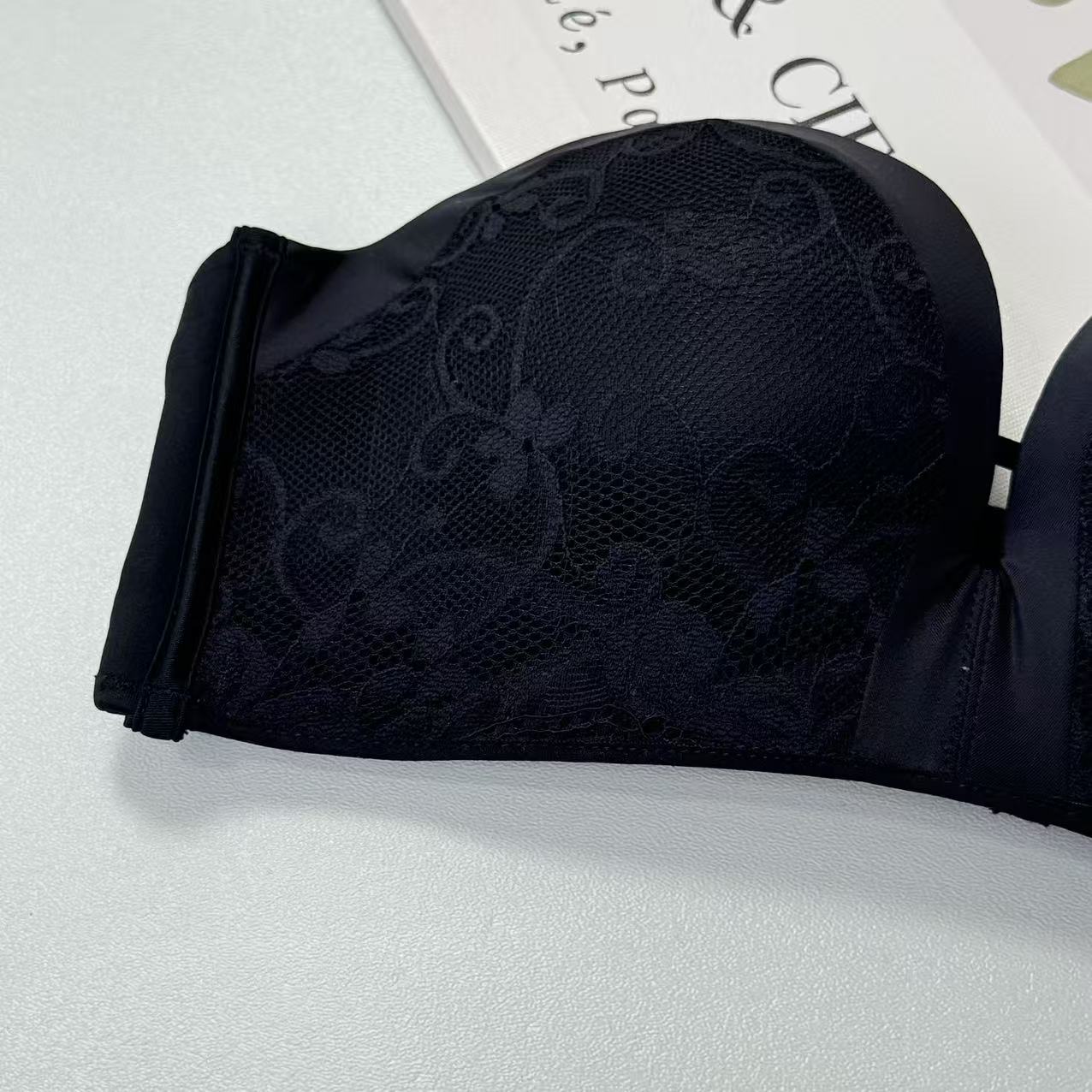 Anti-slip bra without steel ring