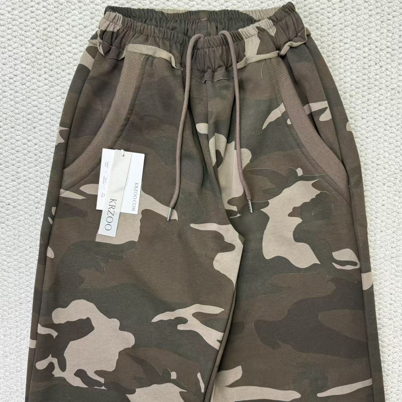 Straight-leg loose-fitting sports leggings