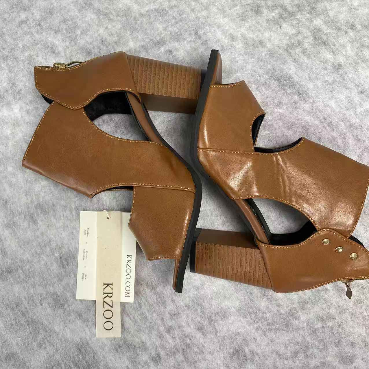 Fish-shaped hollowed-out thick heel high heels