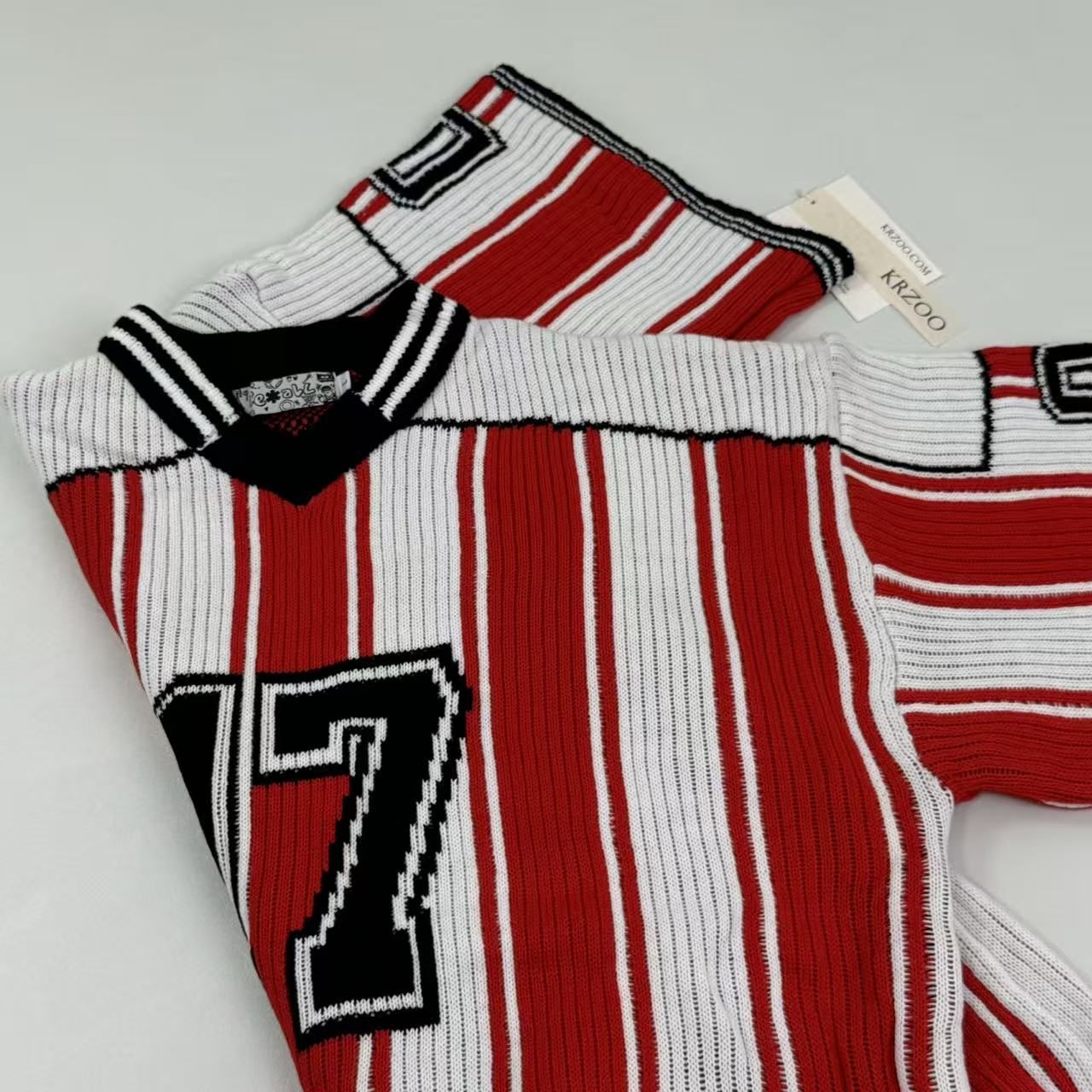 Sports V-neck T-shirt with short sleeves