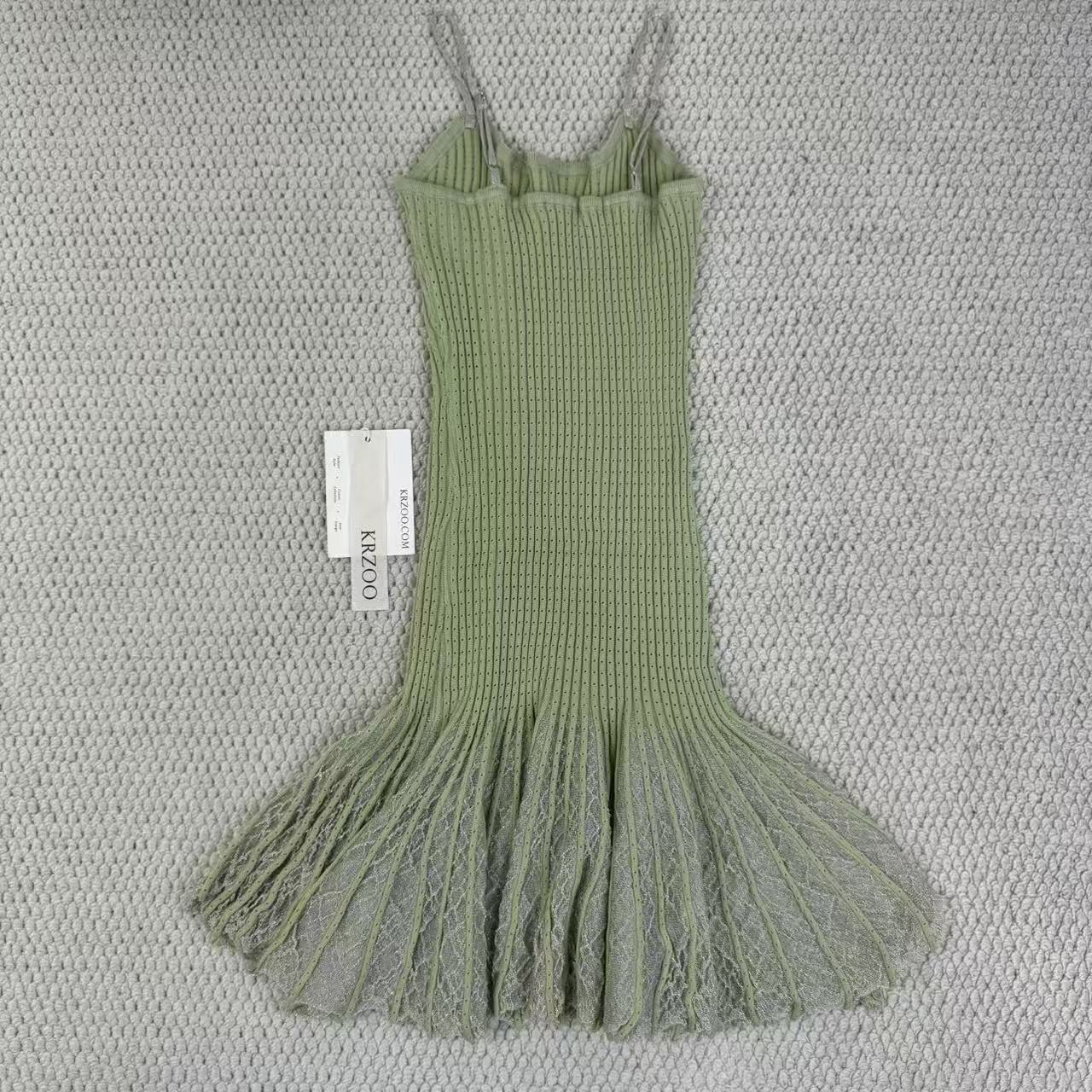 Skirt with contrasting bottom beads