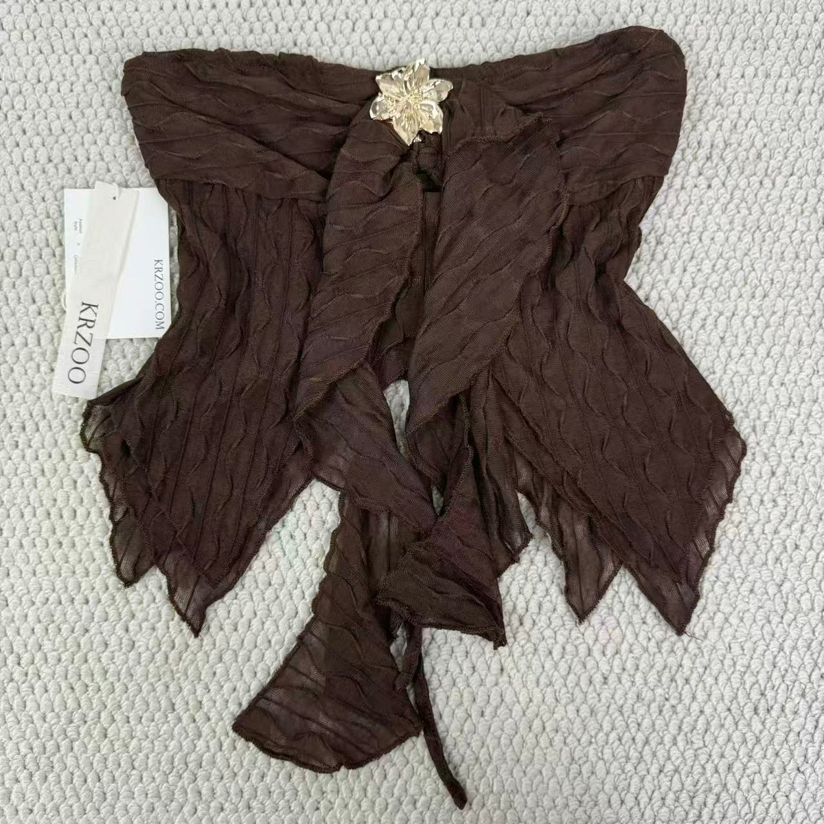 Irregular leaf-shaped sleeveless top with straps