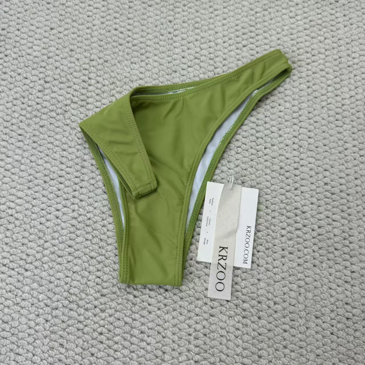 Solid-color triangle underwear or swimming trunks