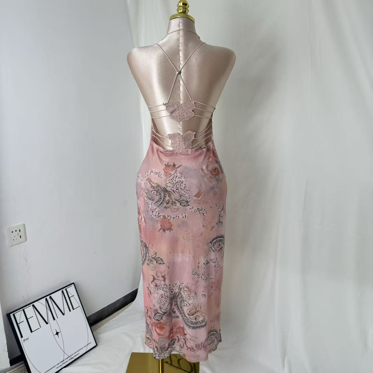 Neck-length fitted printed A-line dress