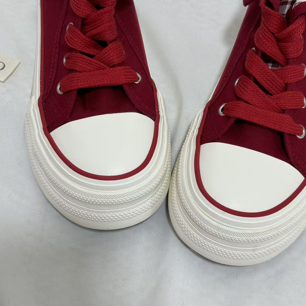 Convertible High-Top Skate Shoes