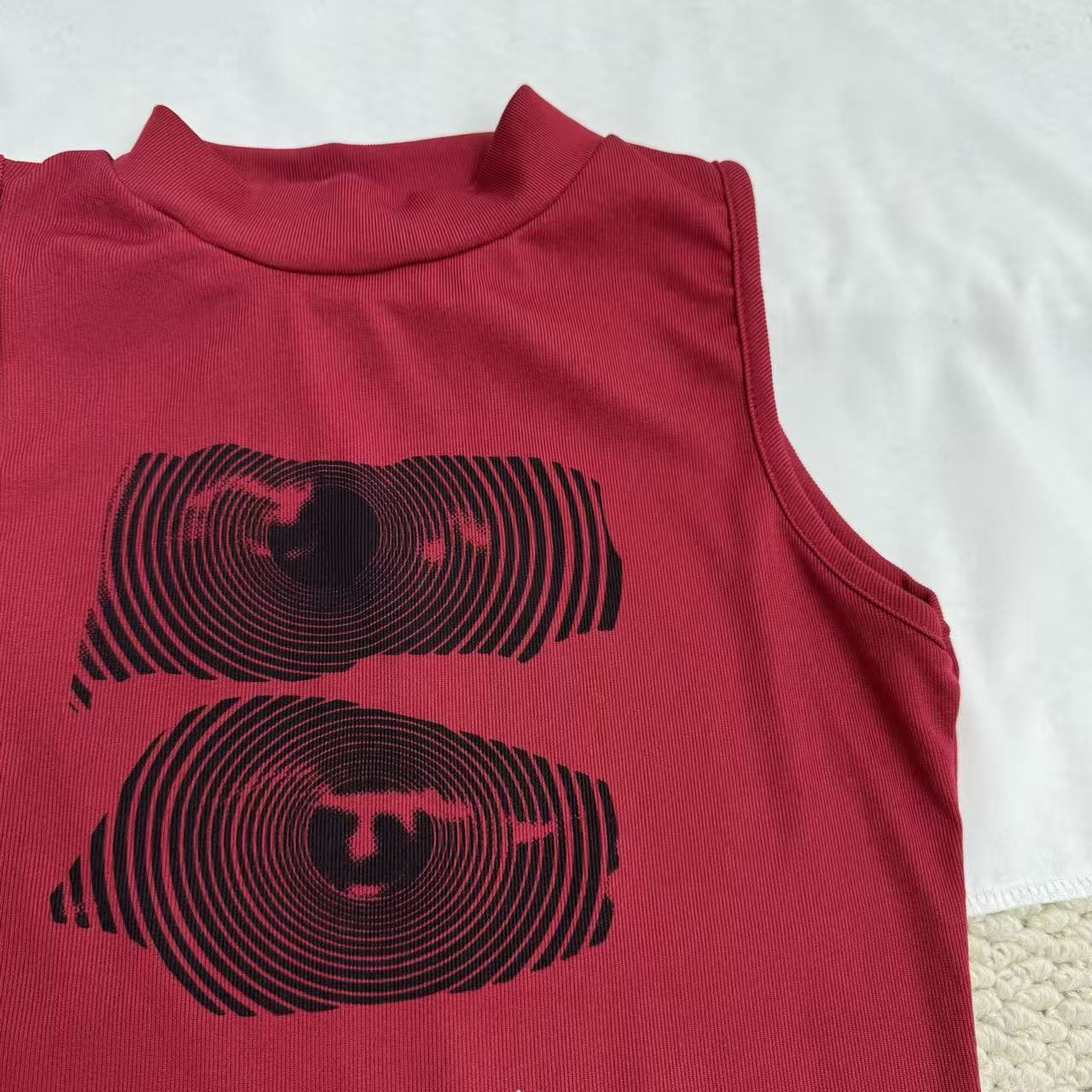 Letter-printed vest