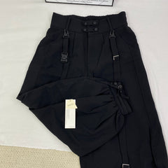 Dark and stylish nine-inch pants