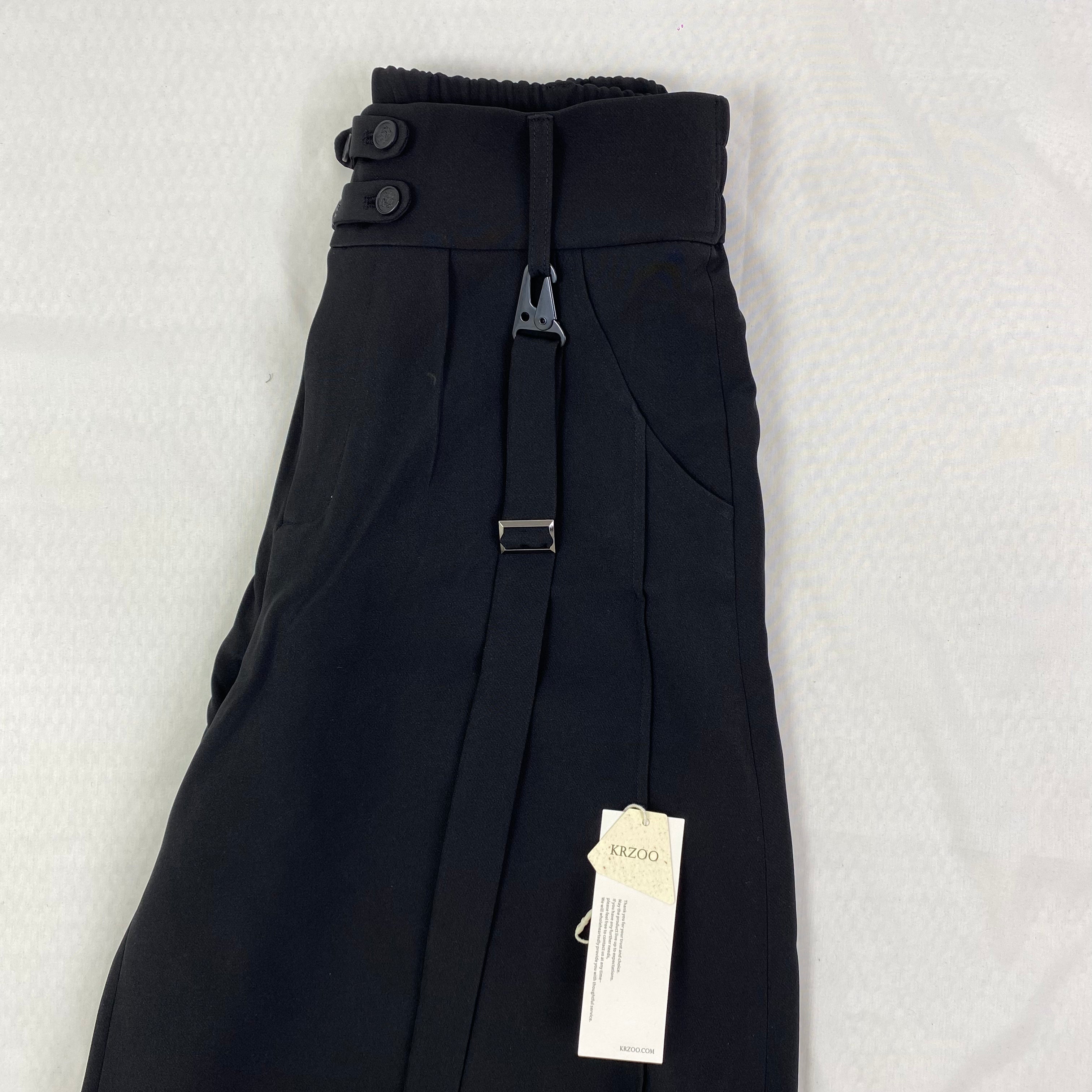 Dark and stylish nine-inch pants