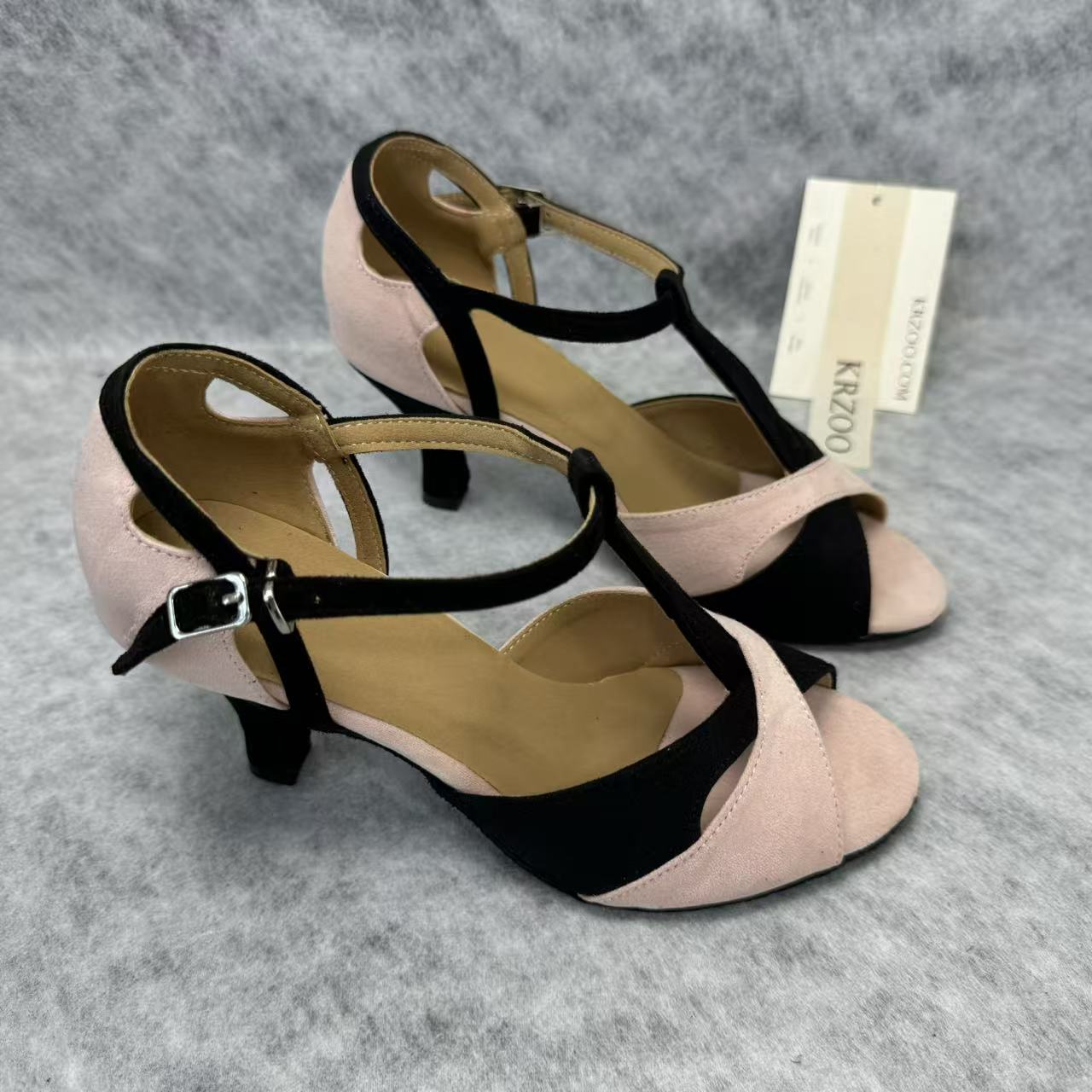 Contrasting-color Latin-style soft-soled dance shoes