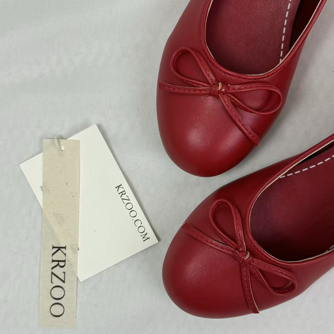 Soft-soled comfortable one-piece slip-on shoes