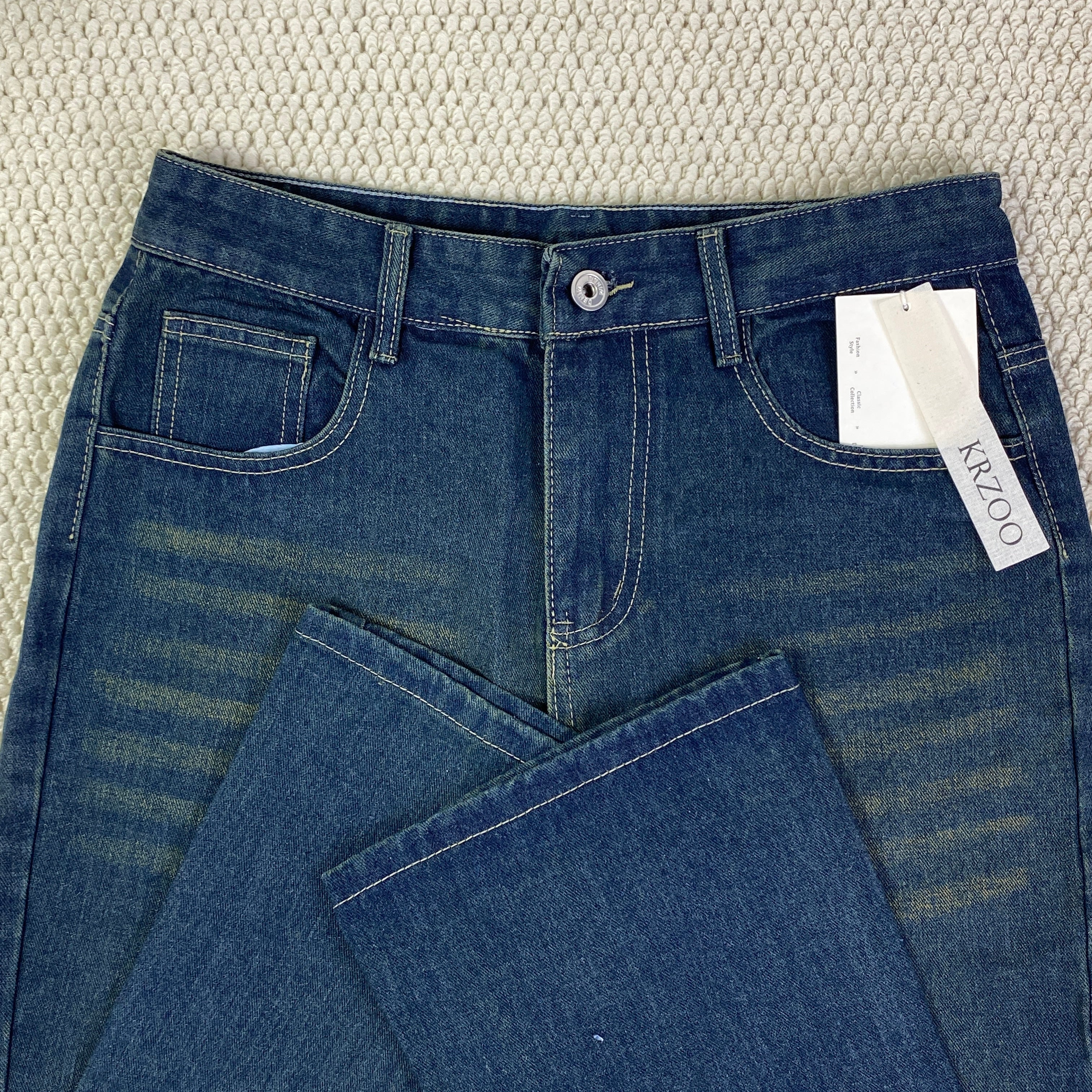 Washable slim-fit and thigh-enhancing jeans