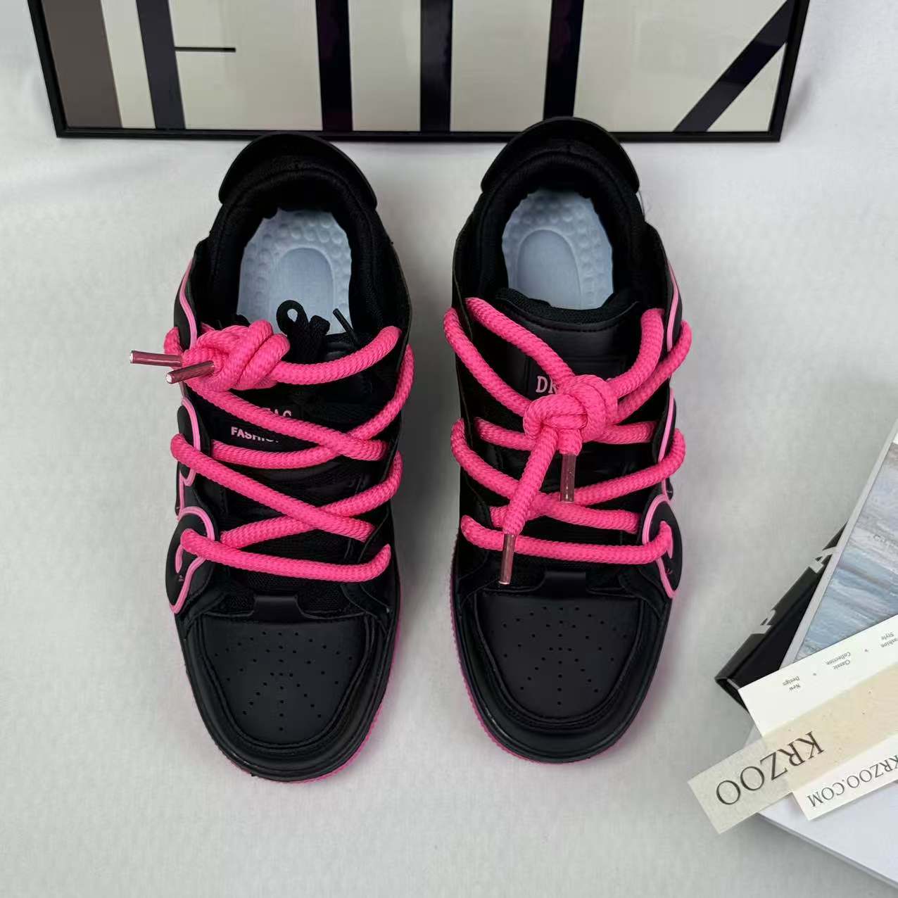 Vintage versatile casual sports shoes