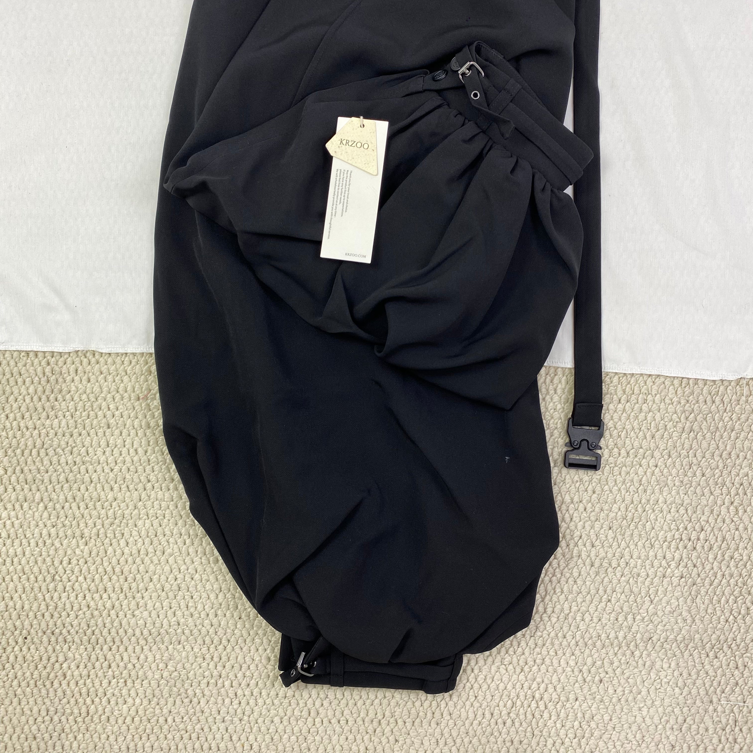 Dark and stylish nine-inch pants