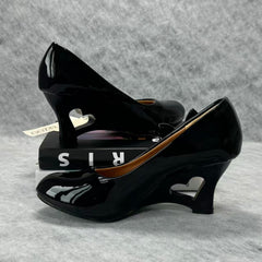 Pegged bow leather shoes