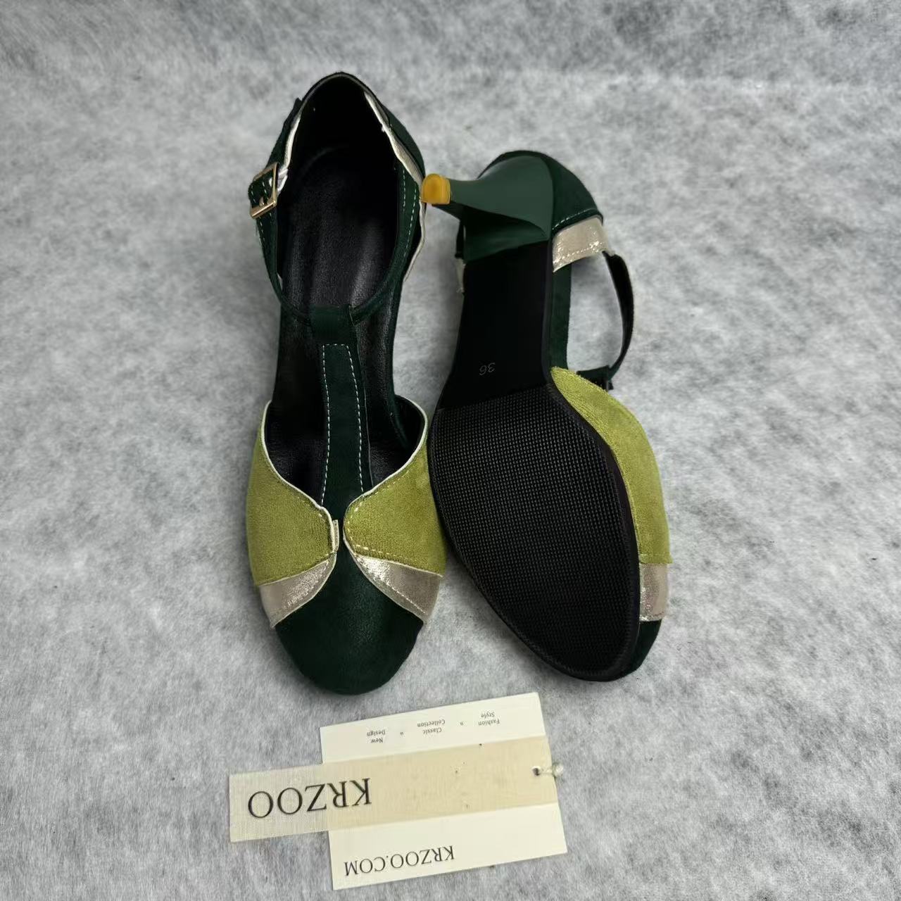 Color-matched round-toe high-heeled shoes