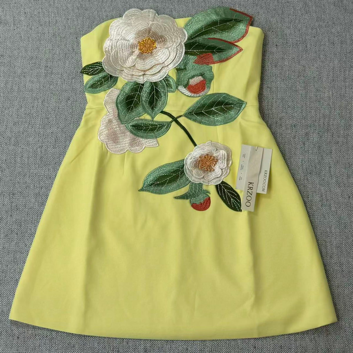 Strapless three-dimensional floral embroidery dress