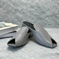 Square-toe open-toe square heel low-heeled shoes