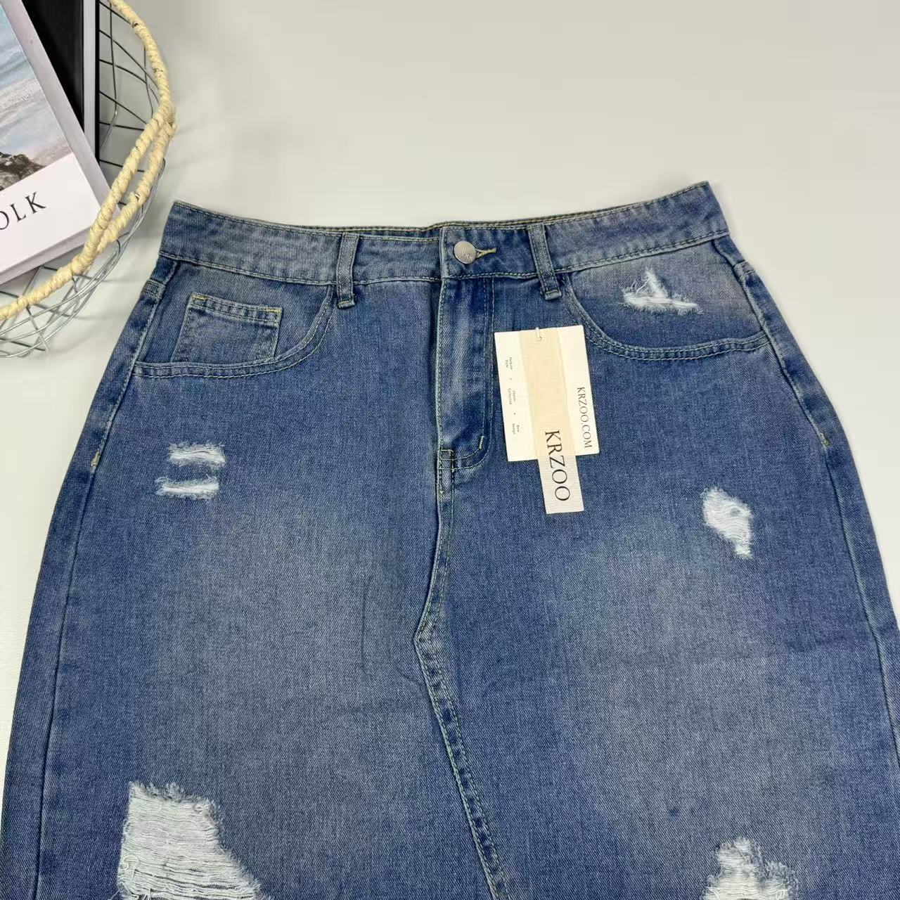 Ragged-edge and tear-damaged half-length skirt