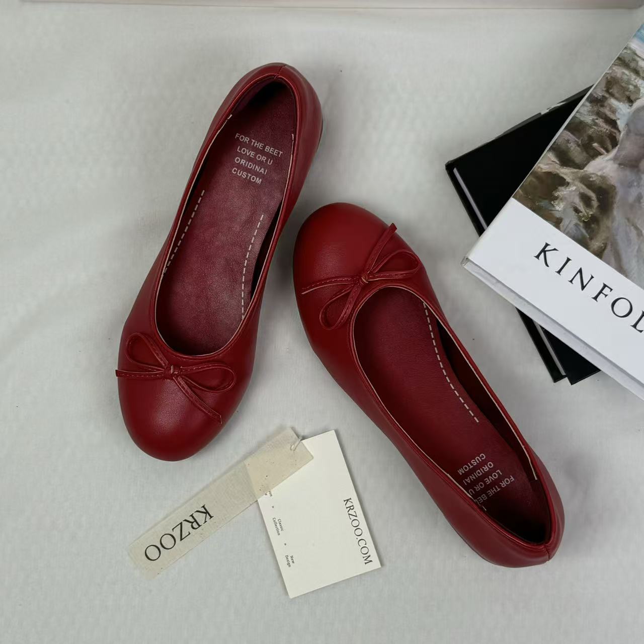 Soft-soled comfortable one-piece slip-on shoes