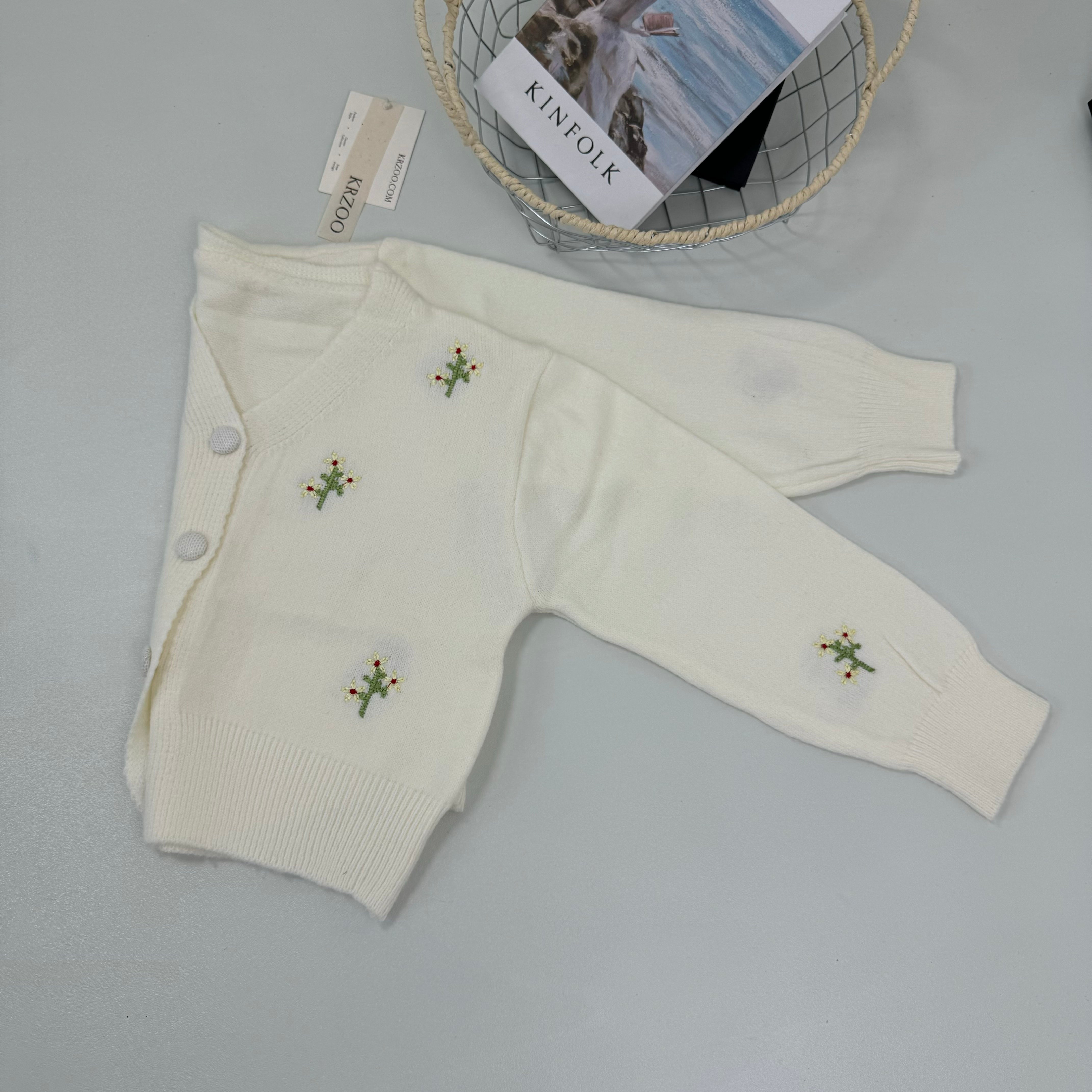 Embroidered short-sleeved sweater coat