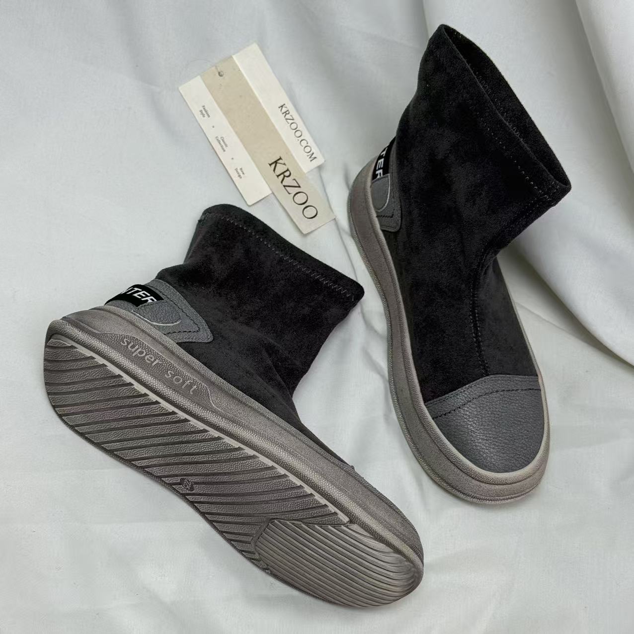 Elastic thick-soled short boots with soft bottom