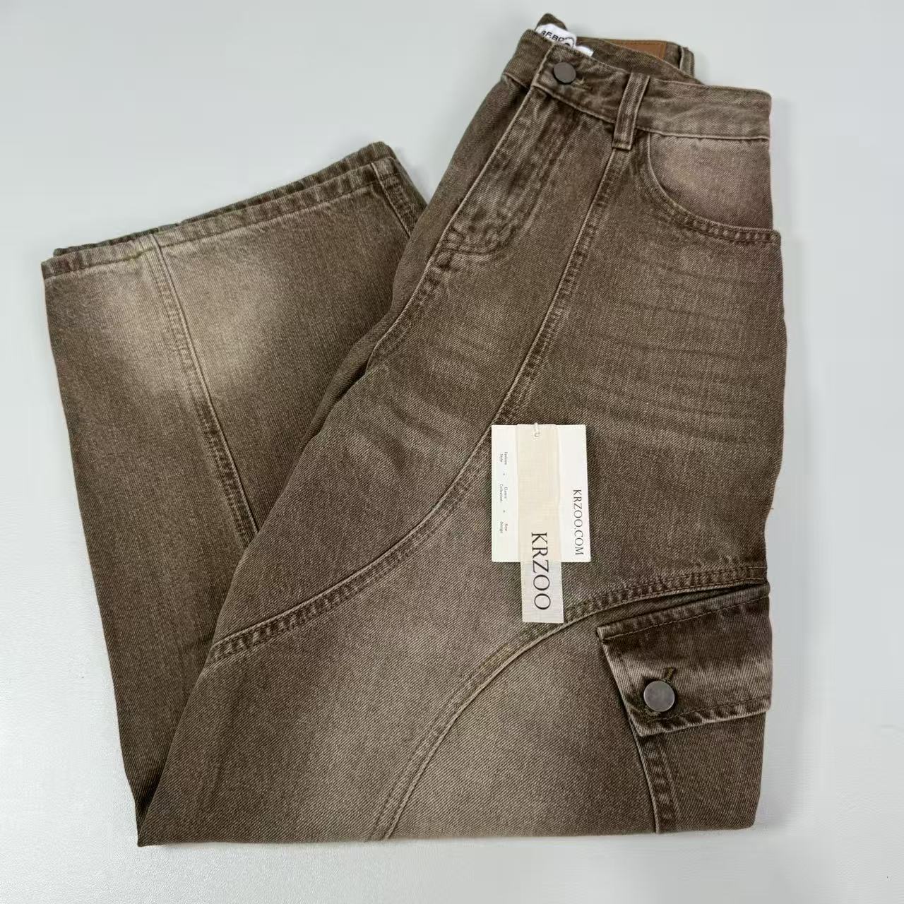 Contrasting color curved knife-shaped jeans