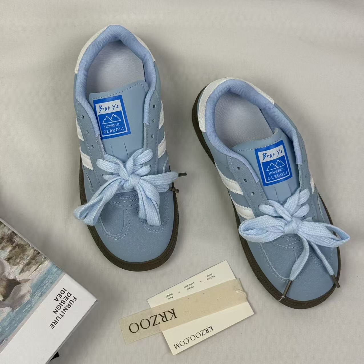 Versatile and niche casual sports sneakers