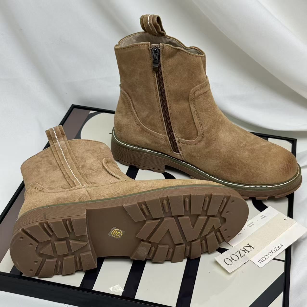 Suede leather boots with fleece lining and flat sole