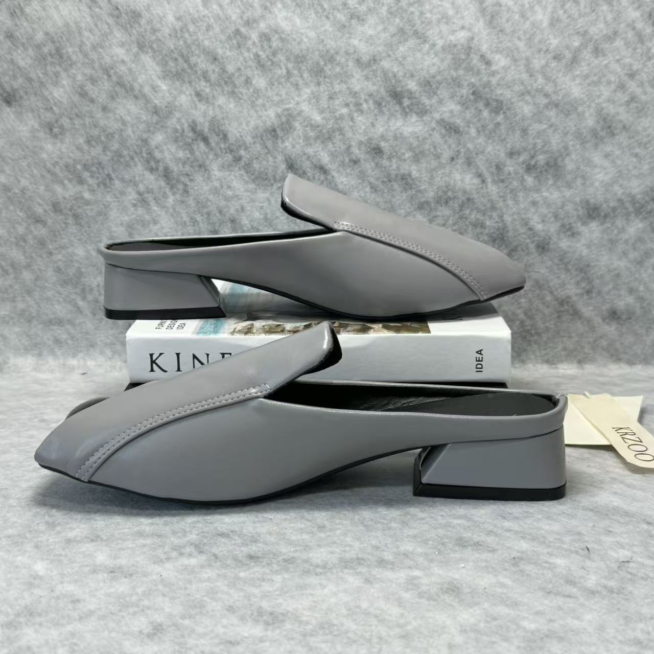 Square-toe open-toe square heel low-heeled shoes