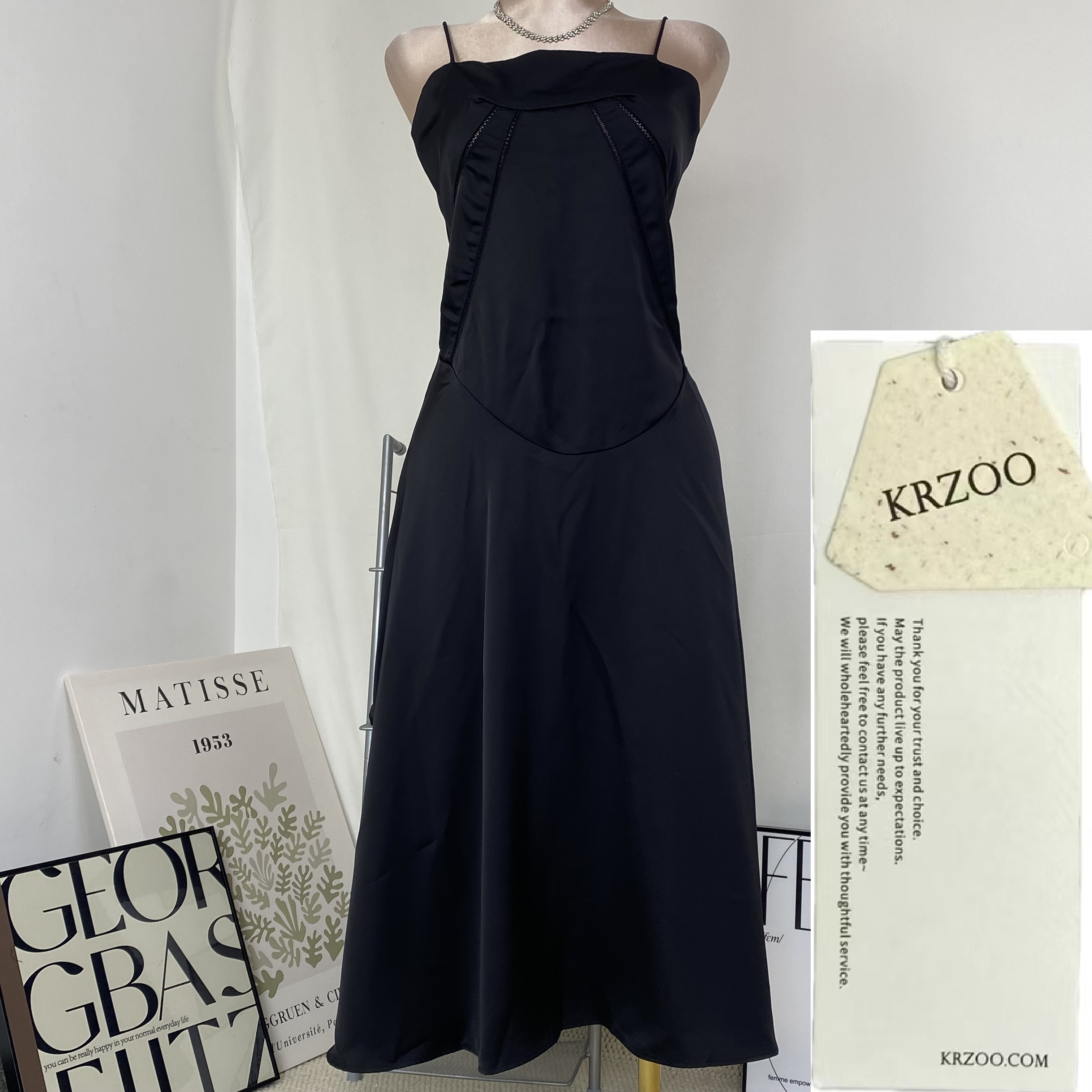 Strap-on figure-hugging backless long dress