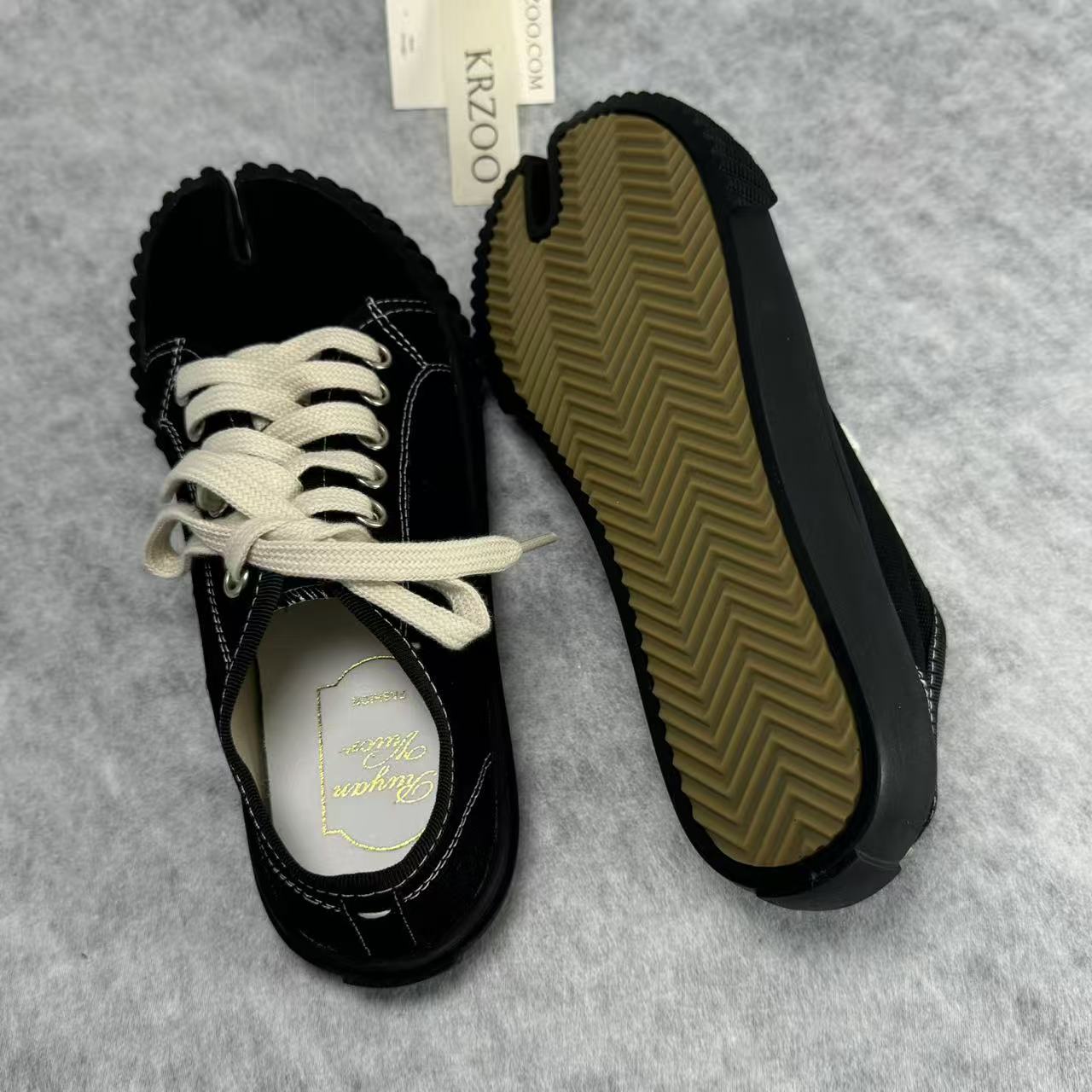 Cookie canvas split-toe shoes